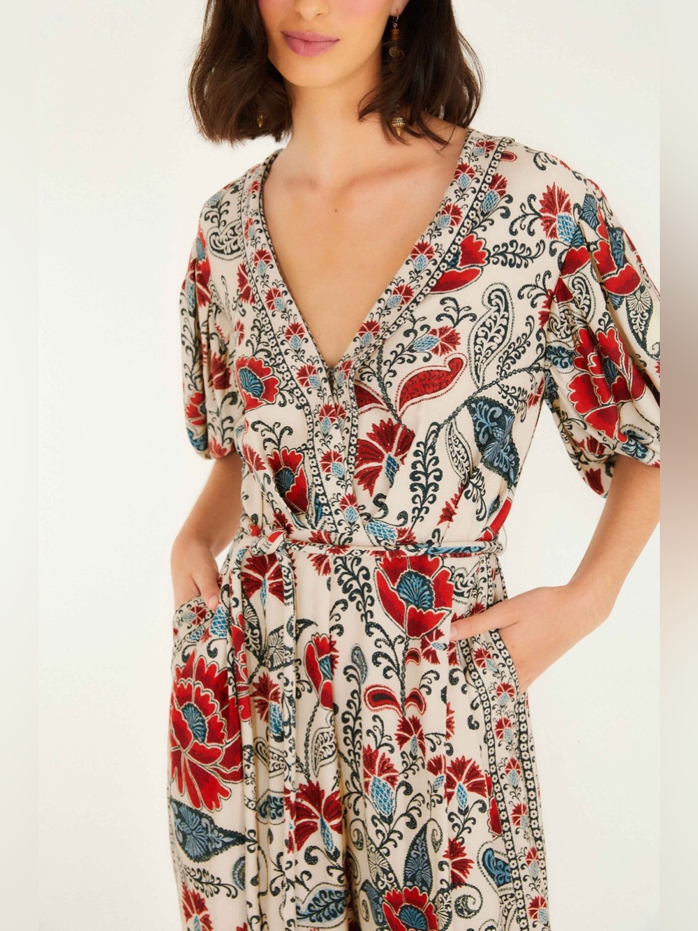 The Sand Francesca V Neckline Short Sleeve Jumpsuit from FARM Rio NWT Sz M